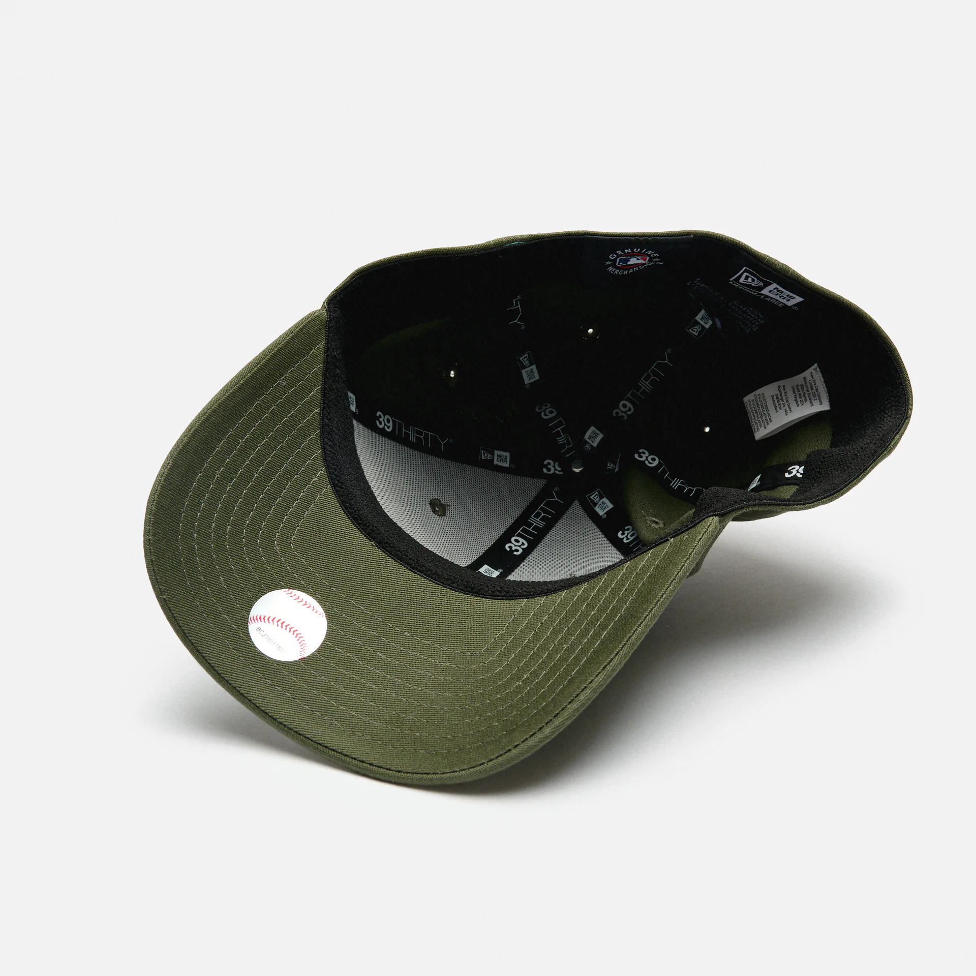 New Era MLB NY Yankees Outline 39Thirty Stretch Fit Cap Olive