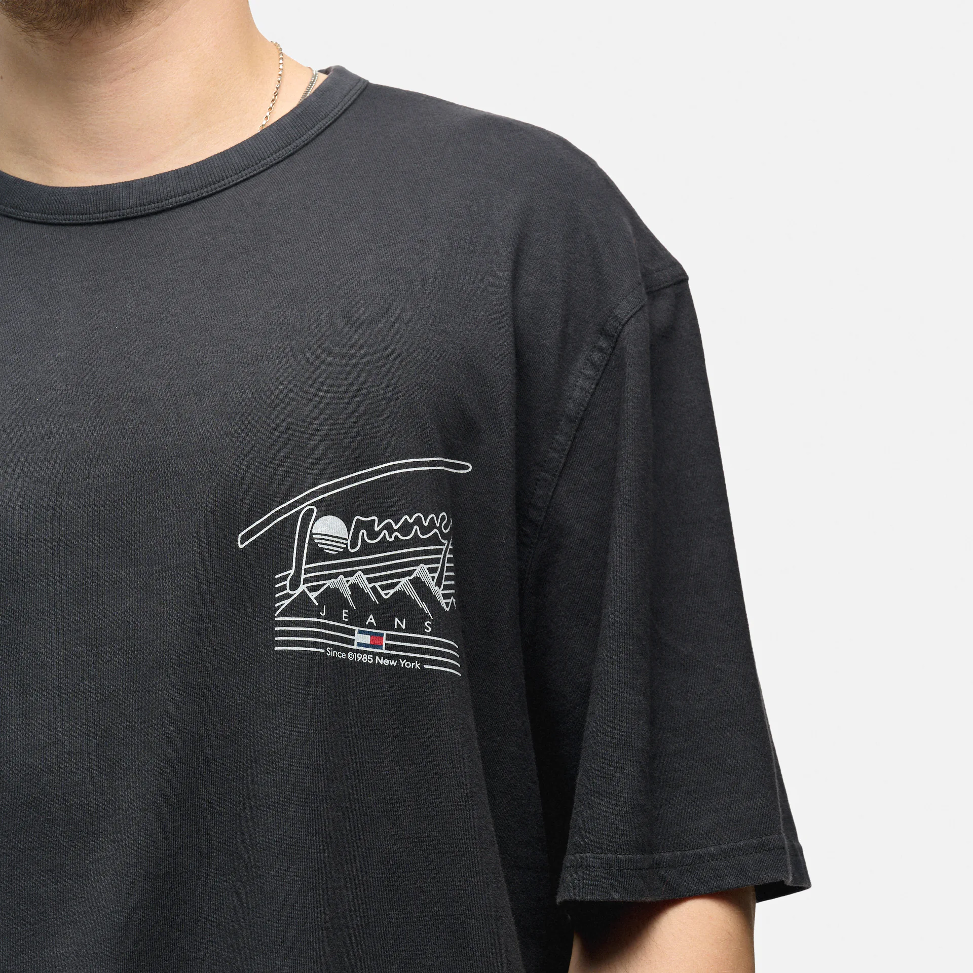 Tommy Jeans Oversized Vintage Explorer 1 T-Shirt Black