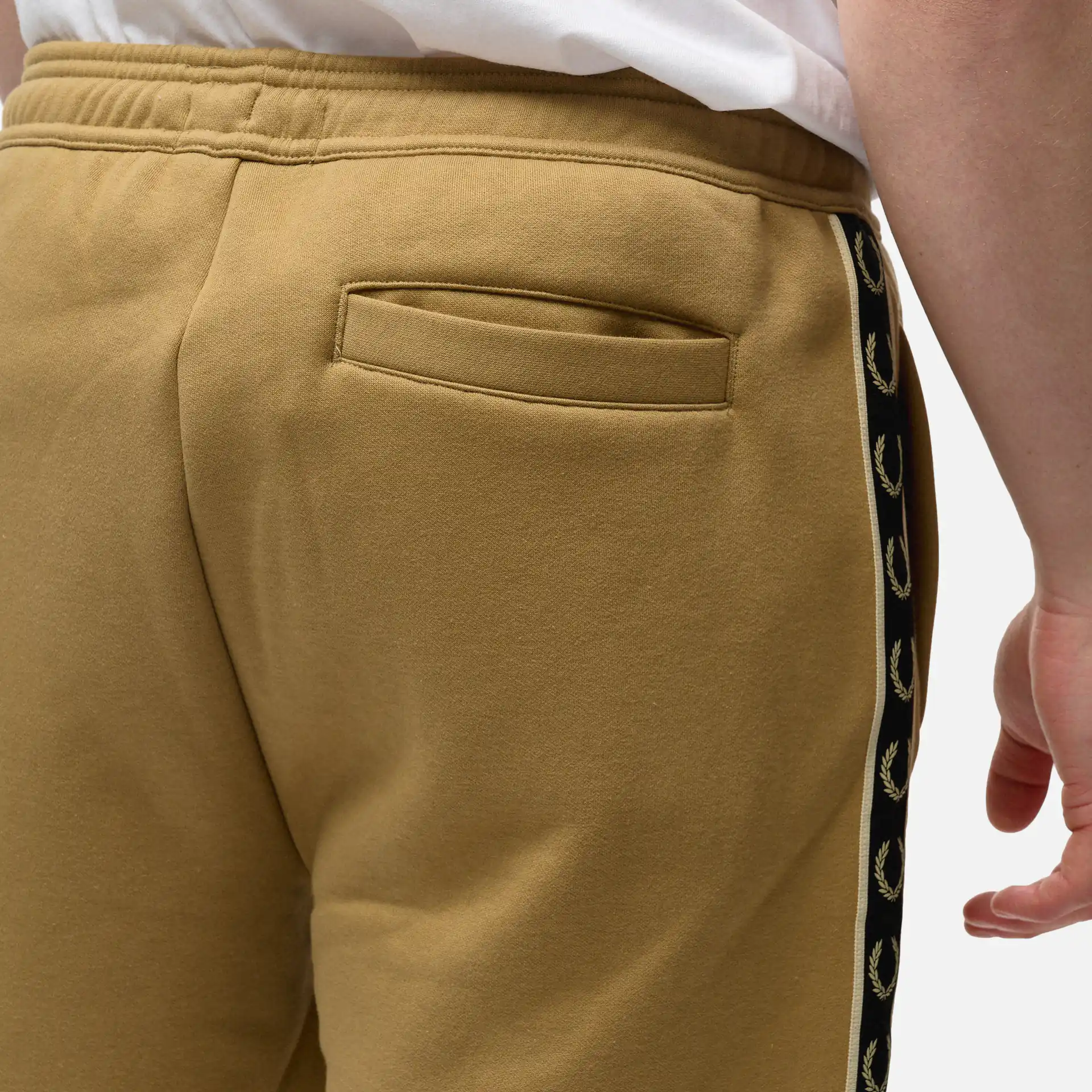 Fred Perry Taped Sweatshort Warmstone/Oatmeal